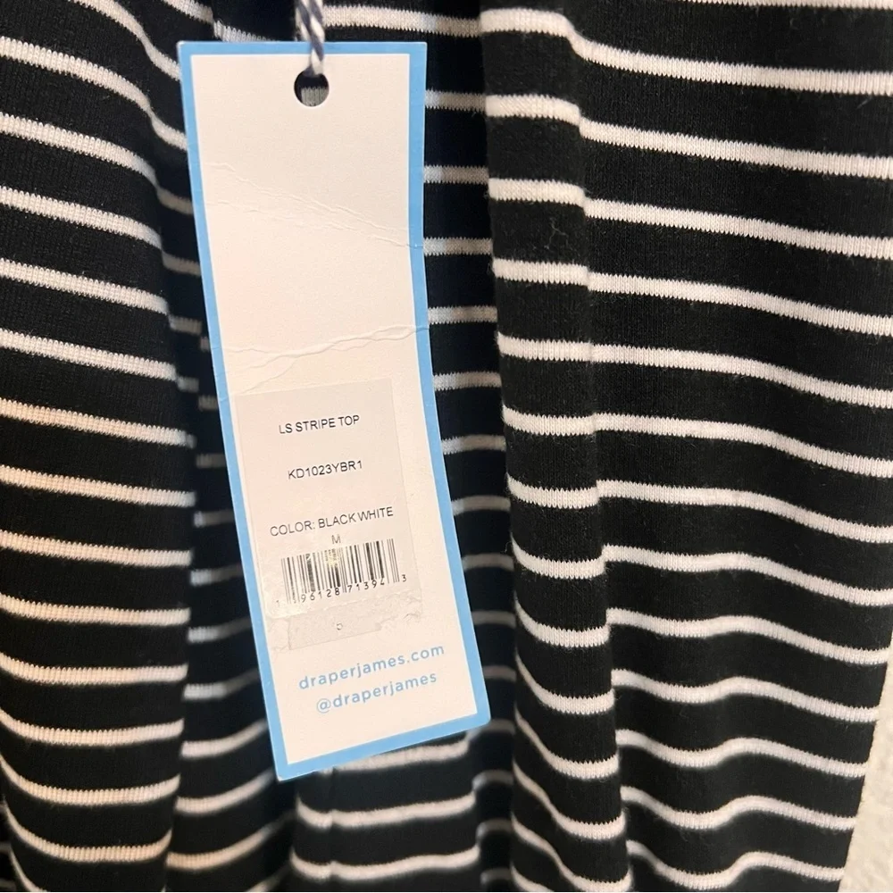 Draper James blouse Womens
Mockneck Long Sleeve Black and White
Stripe Size M - Picture 9 of 9